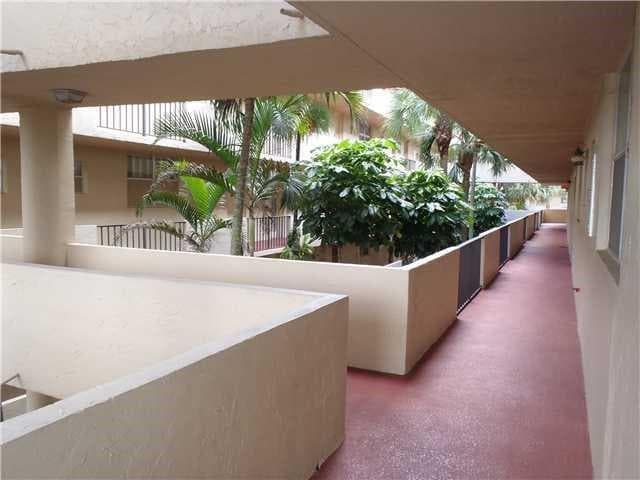 403 NW 68th Avenue # 519, Plantation, FL 33317 photo 2