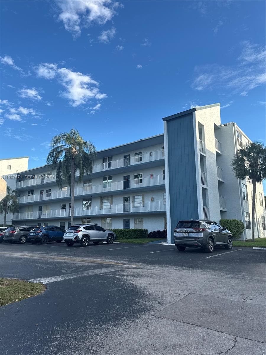 7690 NW 18th St # 408, Margate, FL 33063