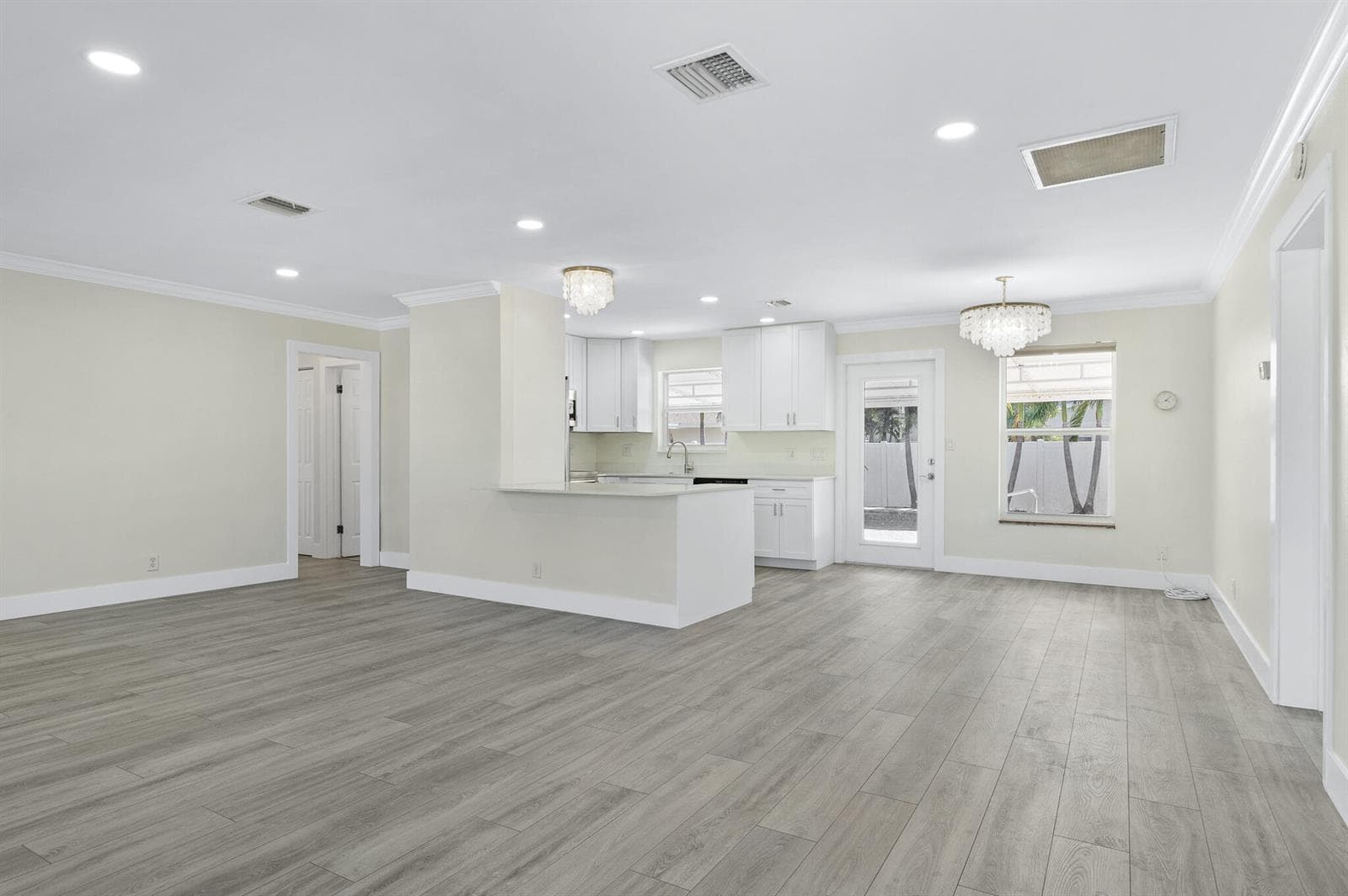 912 SE 8th Court, Deerfield Beach, FL 33441 photo 5
