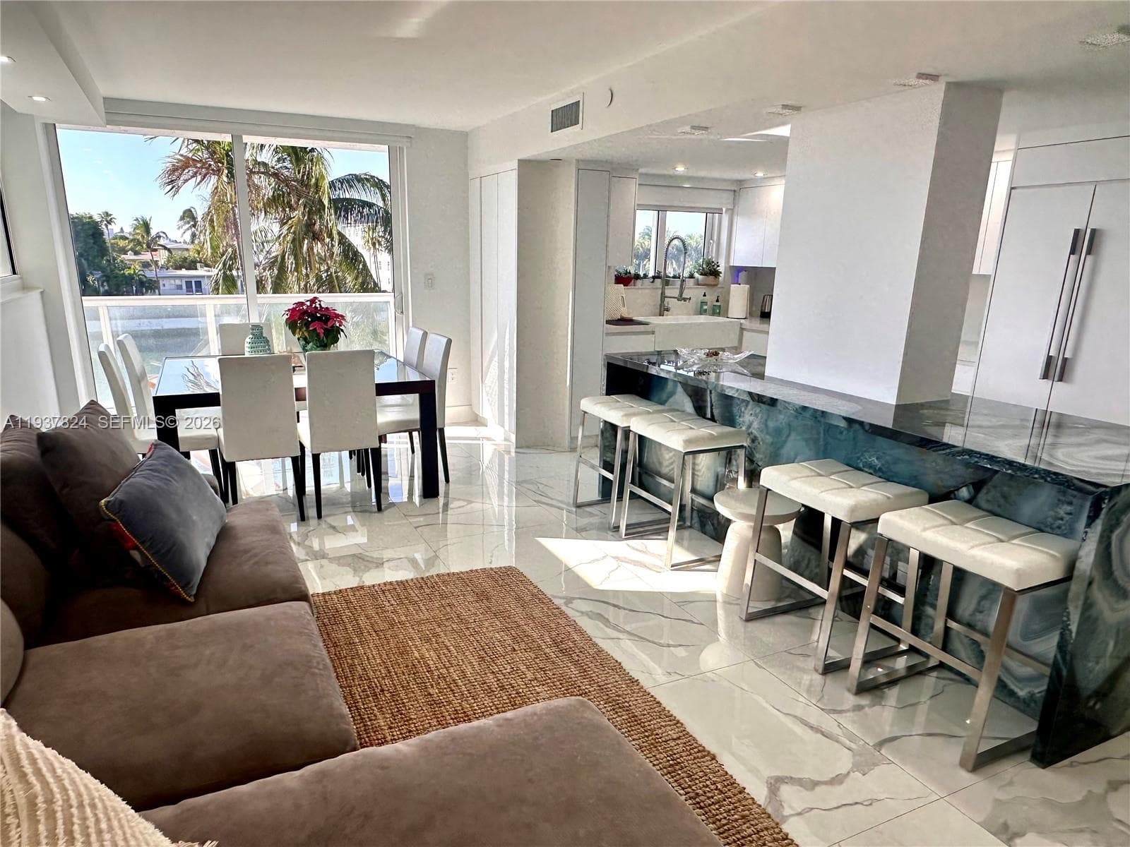2457 Collins Ave # 408, Miami Beach, FL 33140