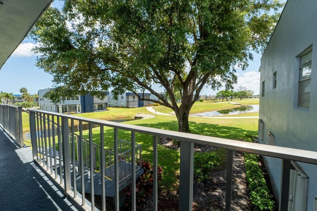 938 Normandy T # T938, Delray Beach, FL 33484 photo 2
