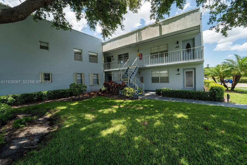938 Normandy T # T938, Delray Beach, FL 33484 photo 3