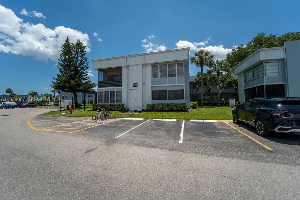 938 Normandy T # T938, Delray Beach, FL 33484 photo 4
