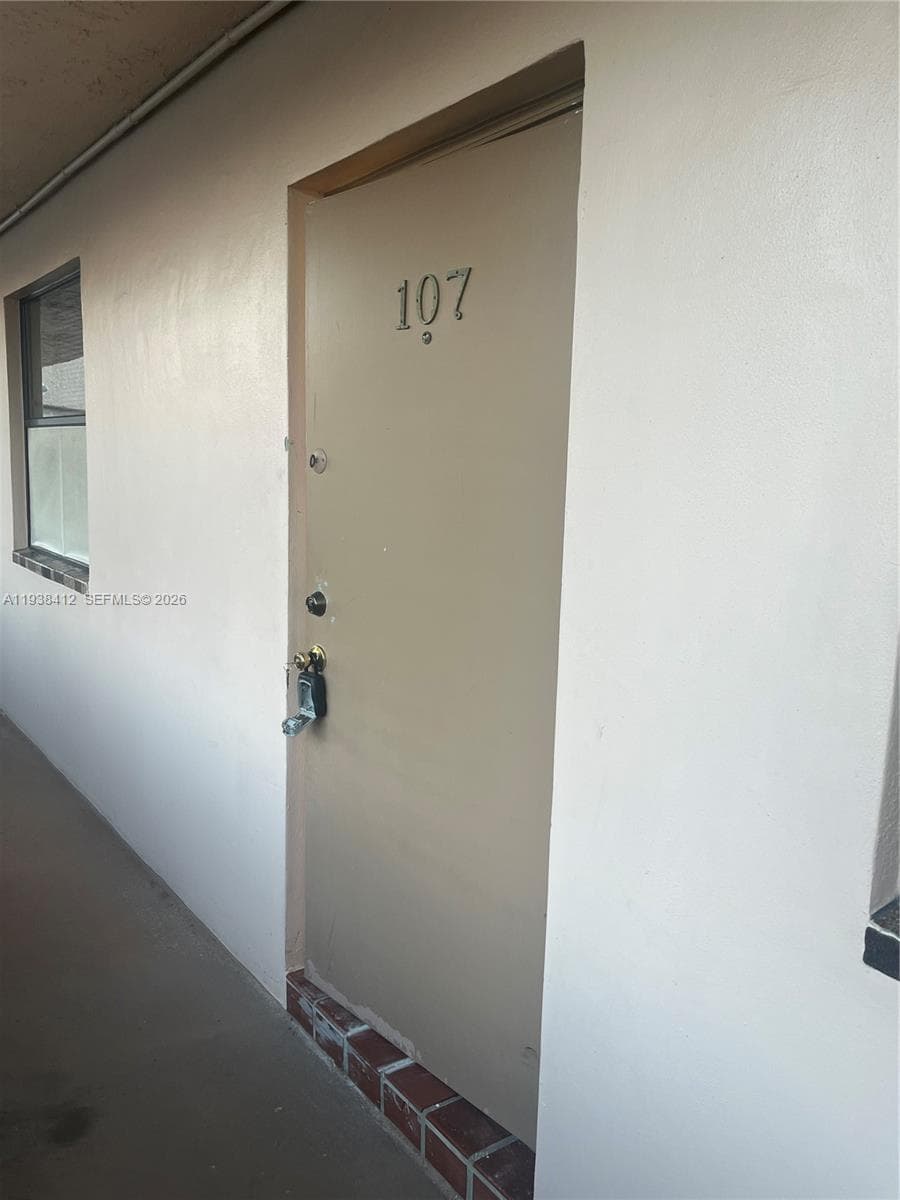 10402 Sunrise Lakes Blvd # 107, Sunrise, FL 33322