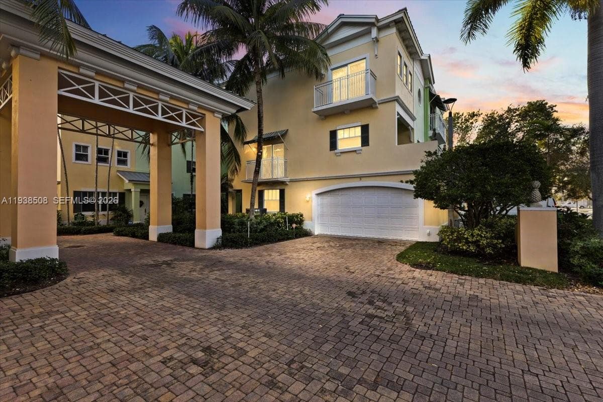 630 SE 15th St # 3, Fort Lauderdale, FL 33316 photo 2