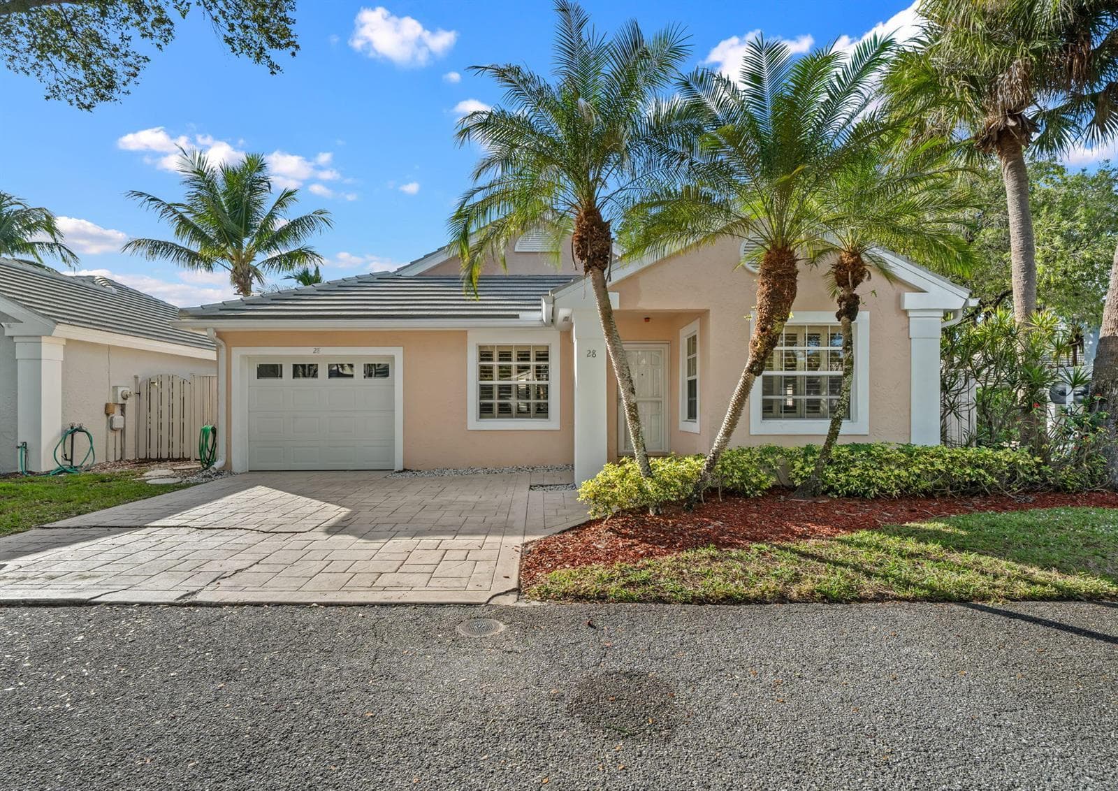28 Governors Court, Palm Beach Gardens, FL 33418 photo 2