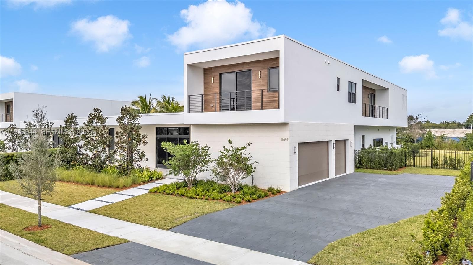 16699 N Botaniko Dr N, Weston, FL 33326 photo 5