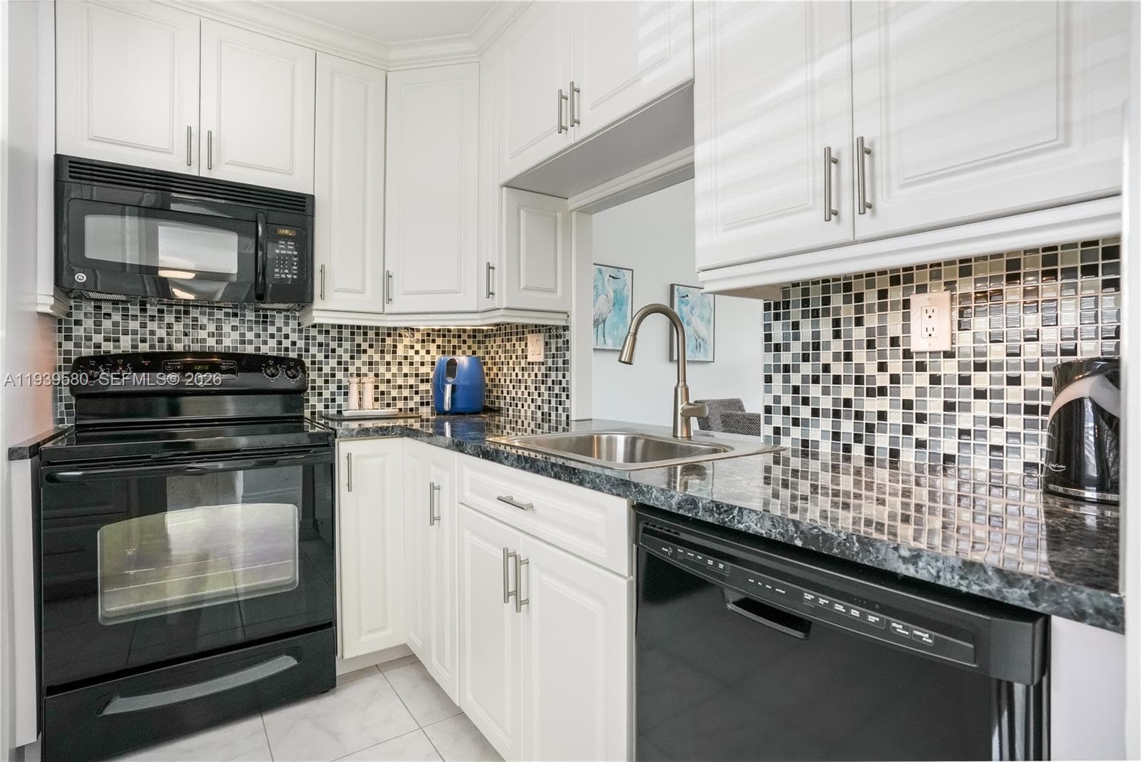 4801 NW 34th St # 406, Lauderdale Lakes, FL 33319