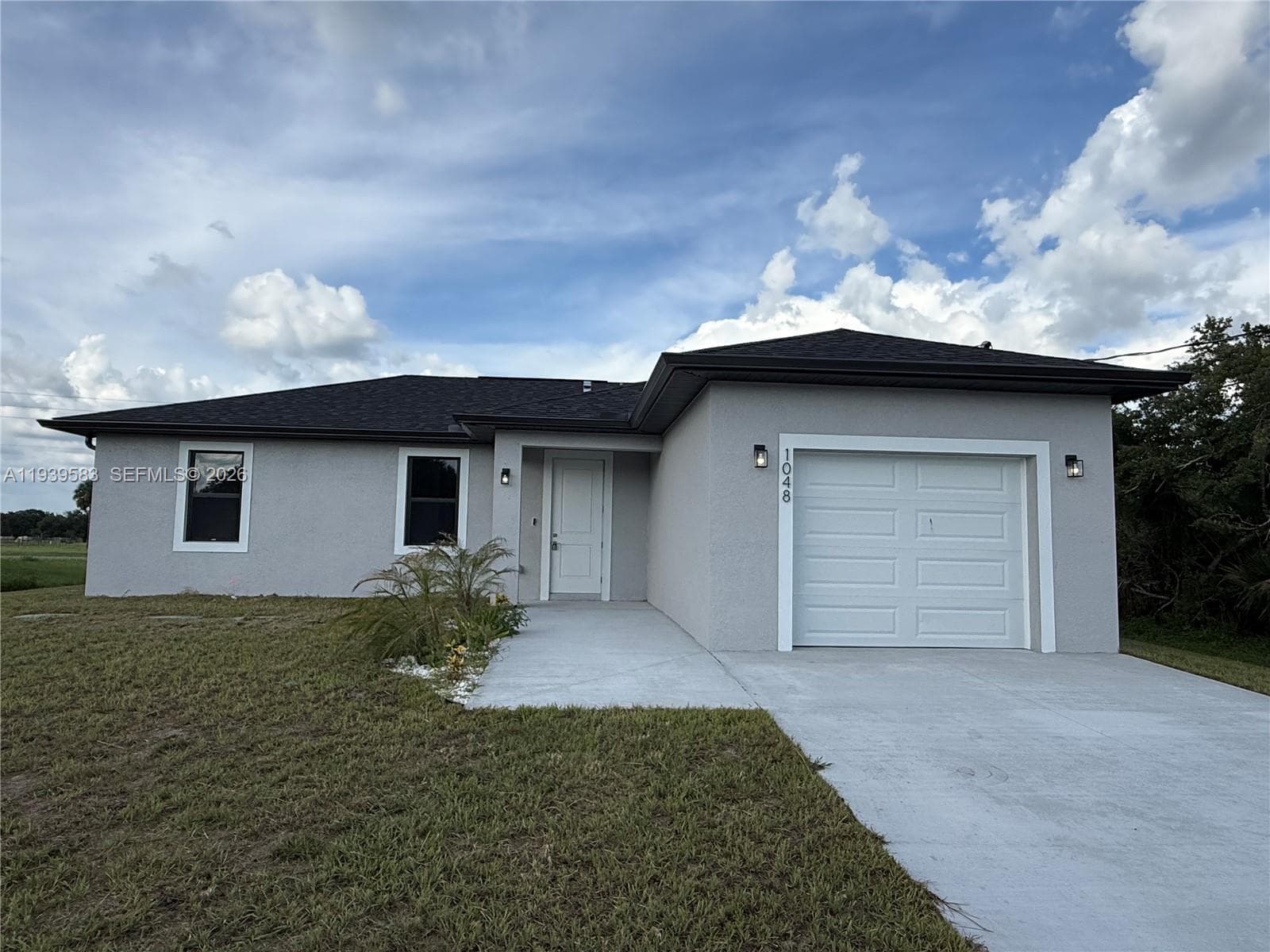 1048 Jay Ct, La Belle, FL 33935 photo 2