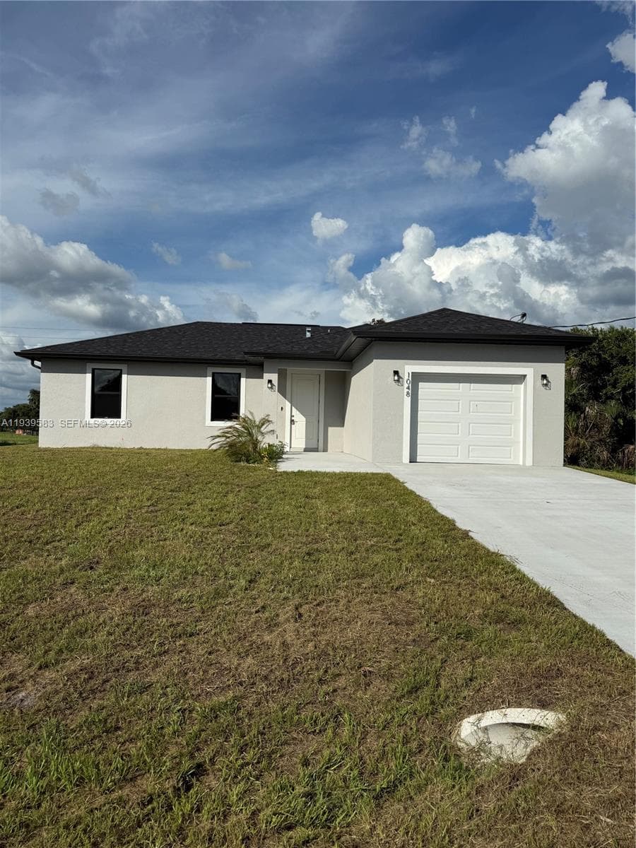 1048 Jay Ct, La Belle, FL 33935 photo 3