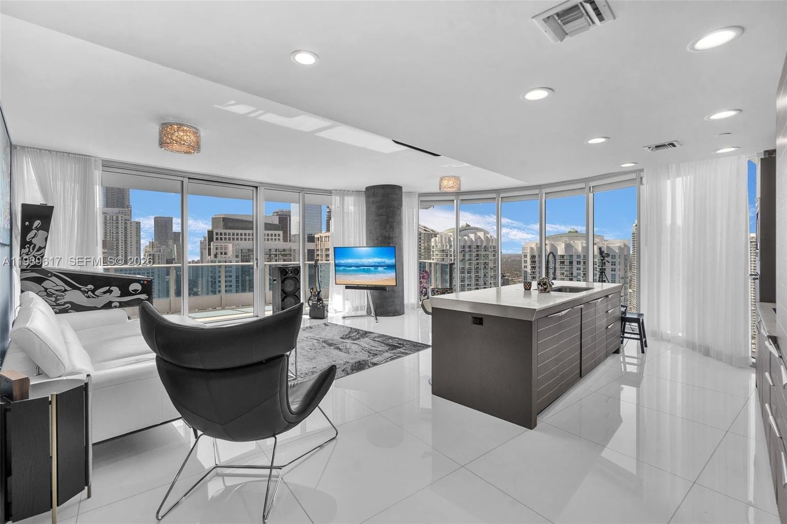 200 Biscayne Boulevard Way # 4202, Miami, FL 33131 photo 4