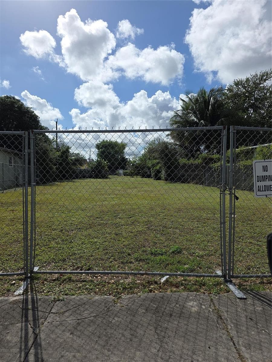 1810 NW 84th Street, Miami, FL 33147 photo 2