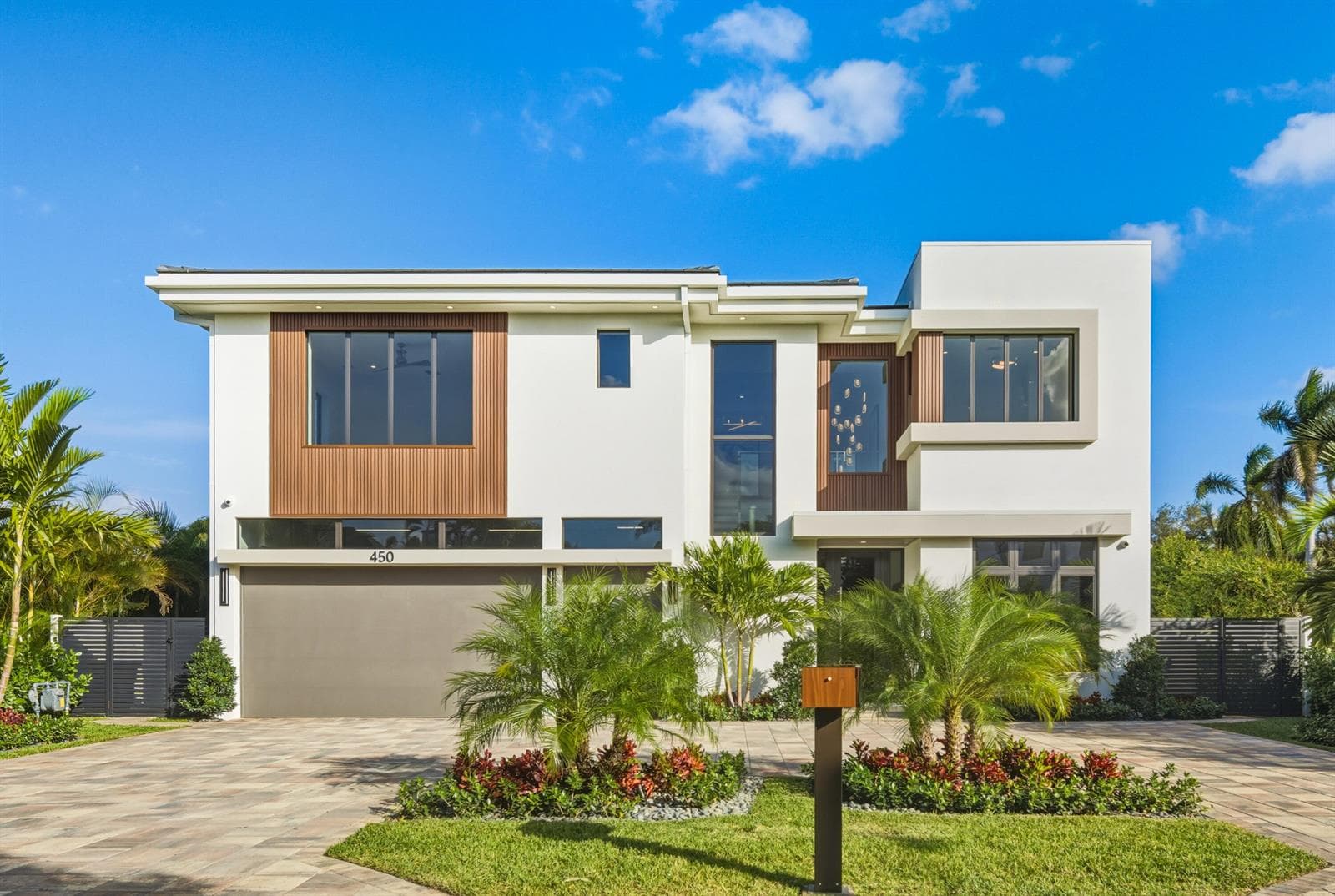 450 NE Spanish Court, Boca Raton, FL 33432 photo 2