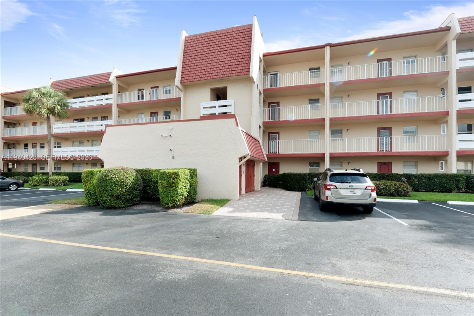 1020 Country Club Dr # 206, Margate, FL 33063 photo 2