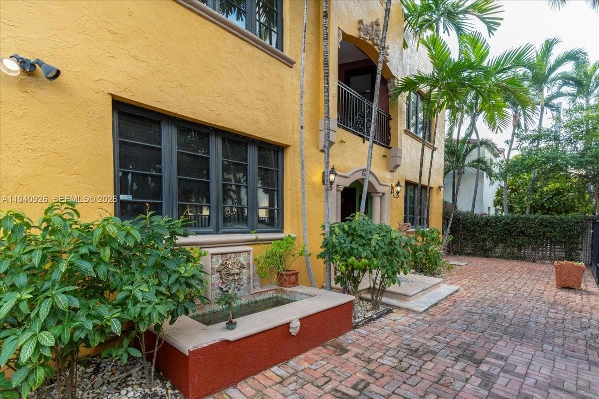 632 15th St, Miami Beach, FL 33139 photo 4