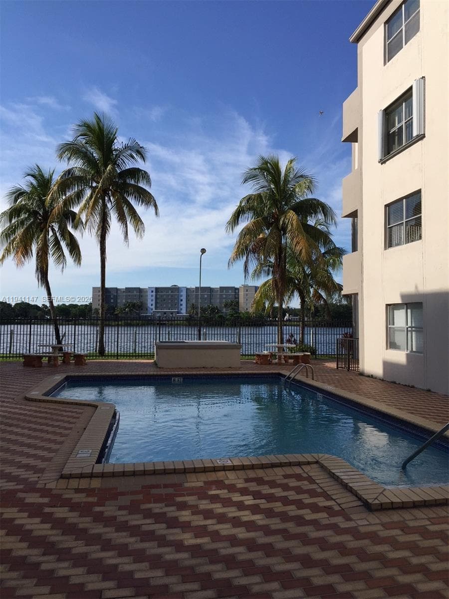 5505 NW 7th St # W406, Miami, FL 33126 photo 2