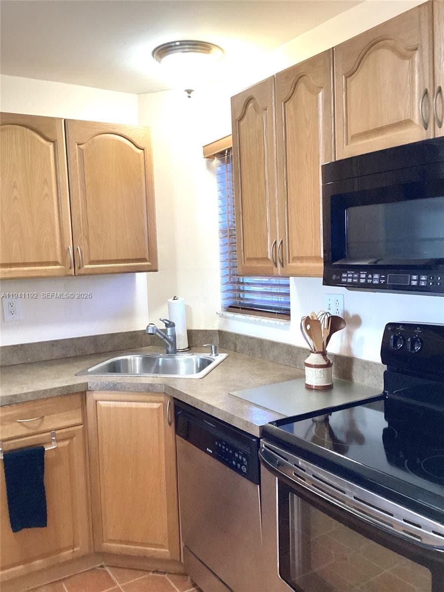 8900 Washington Blvd # PH19, Pembroke Pines, FL 33025 photo 4