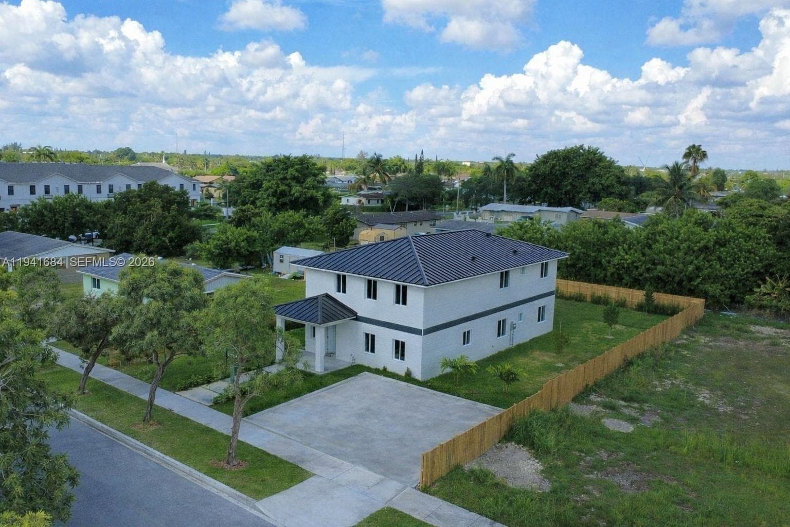 722 NW 6 CT, Florida City, FL 33034 photo 2
