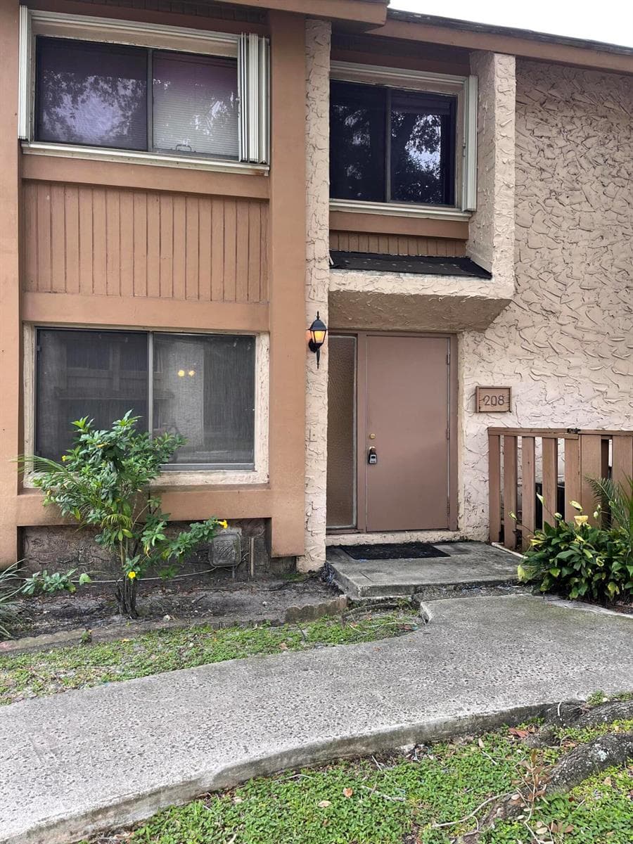 208 Wimbledon Lake Drive # 208, Plantation, FL 33324