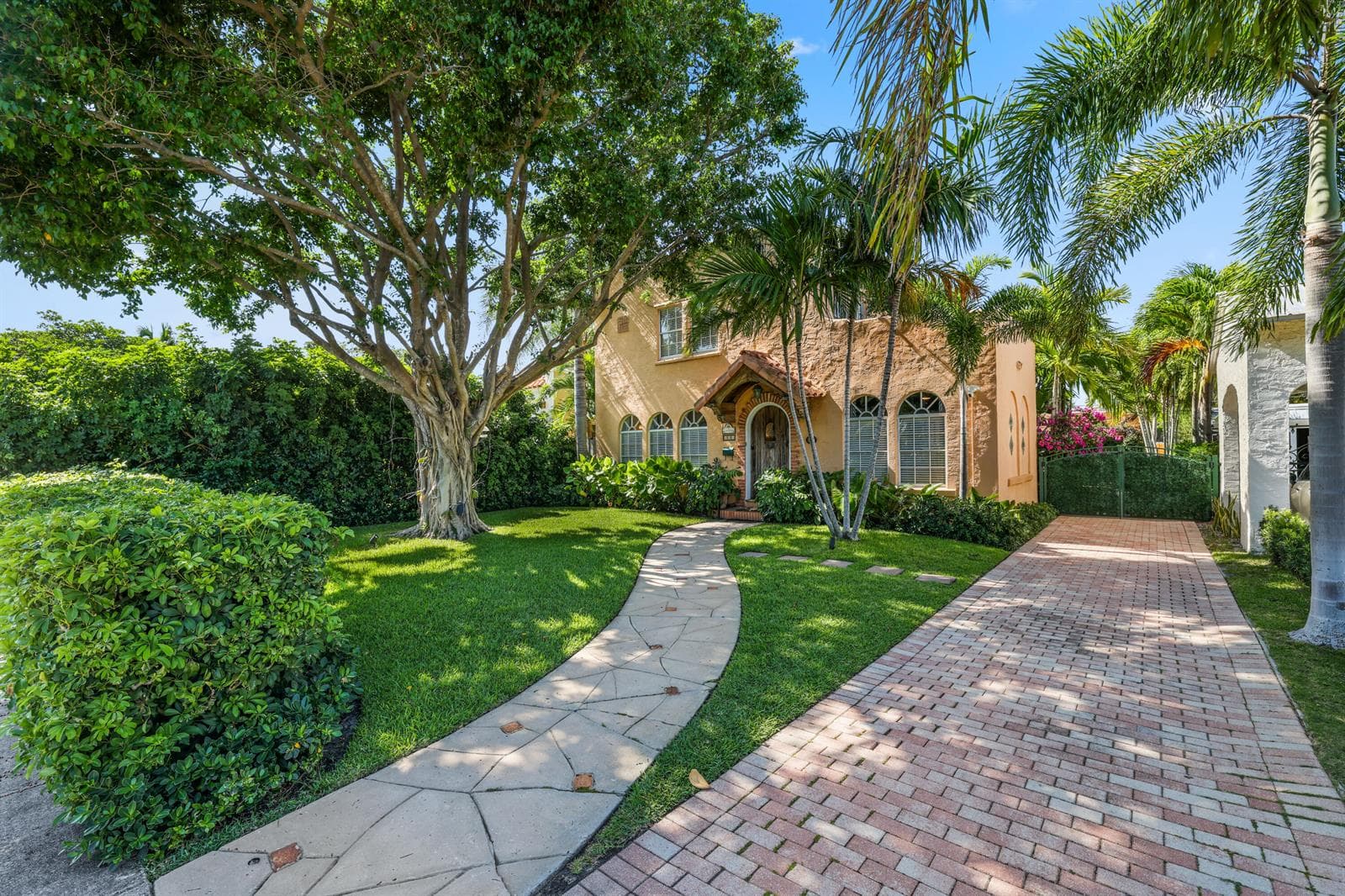 325 Greymon Drive, West Palm Beach, FL 33405 photo 2