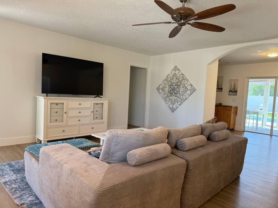 516 E Whitney Drive, Jupiter, FL 33458 photo 3