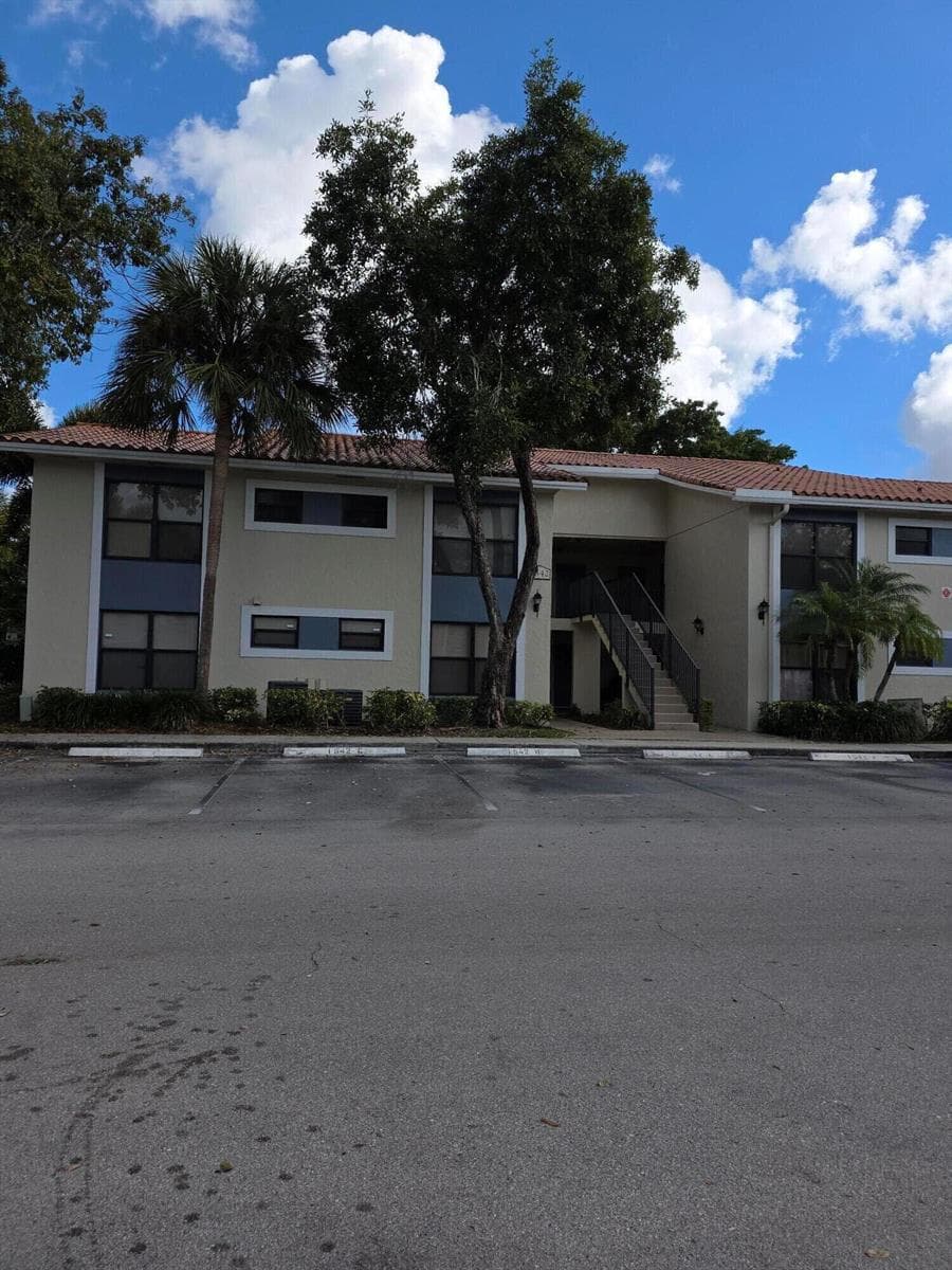 1542 Lake Crystal Drive # H, West Palm Beach, FL 33411 photo 2