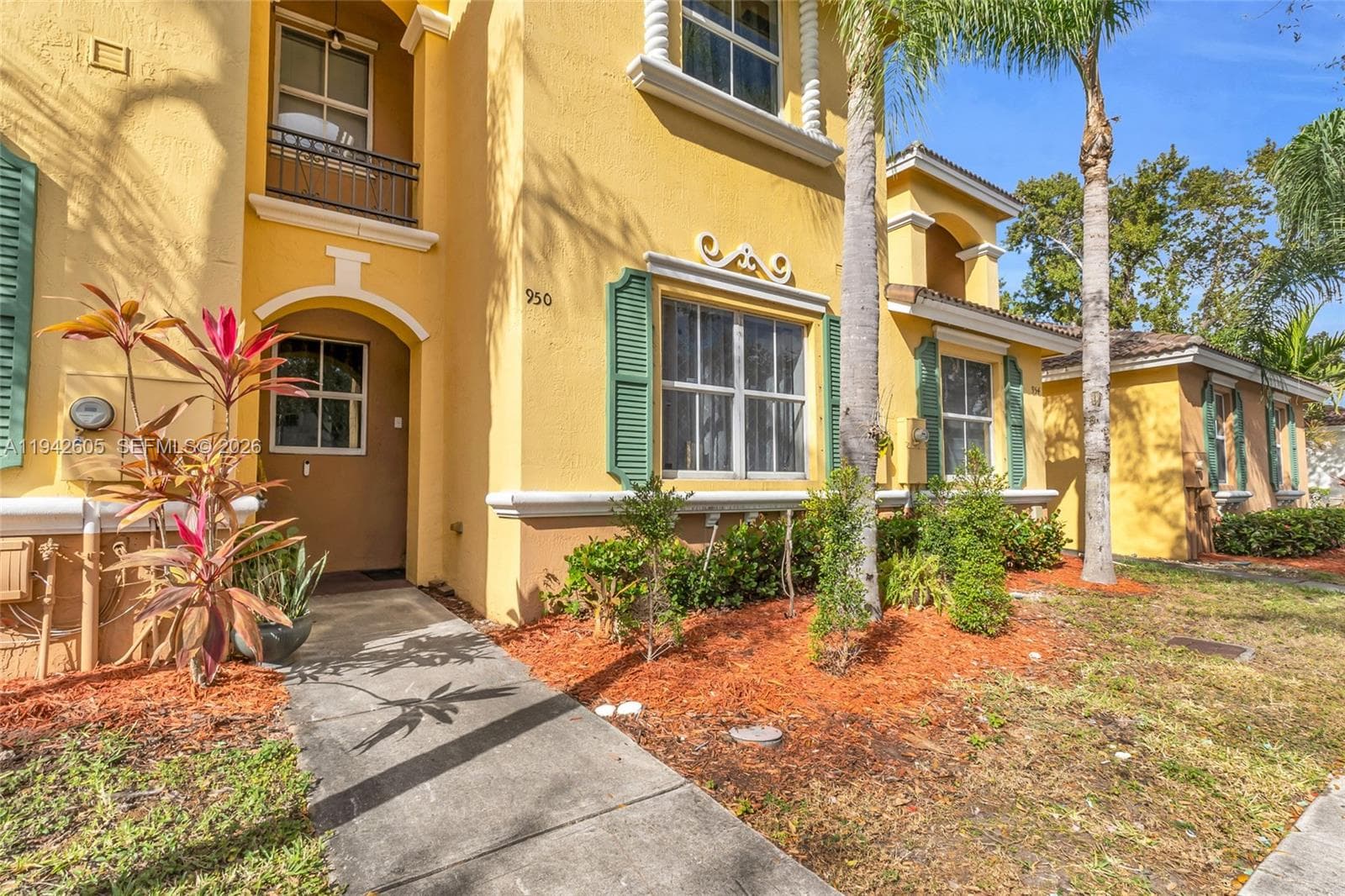950 NE 42nd Pl, Homestead, FL 33033 photo 2