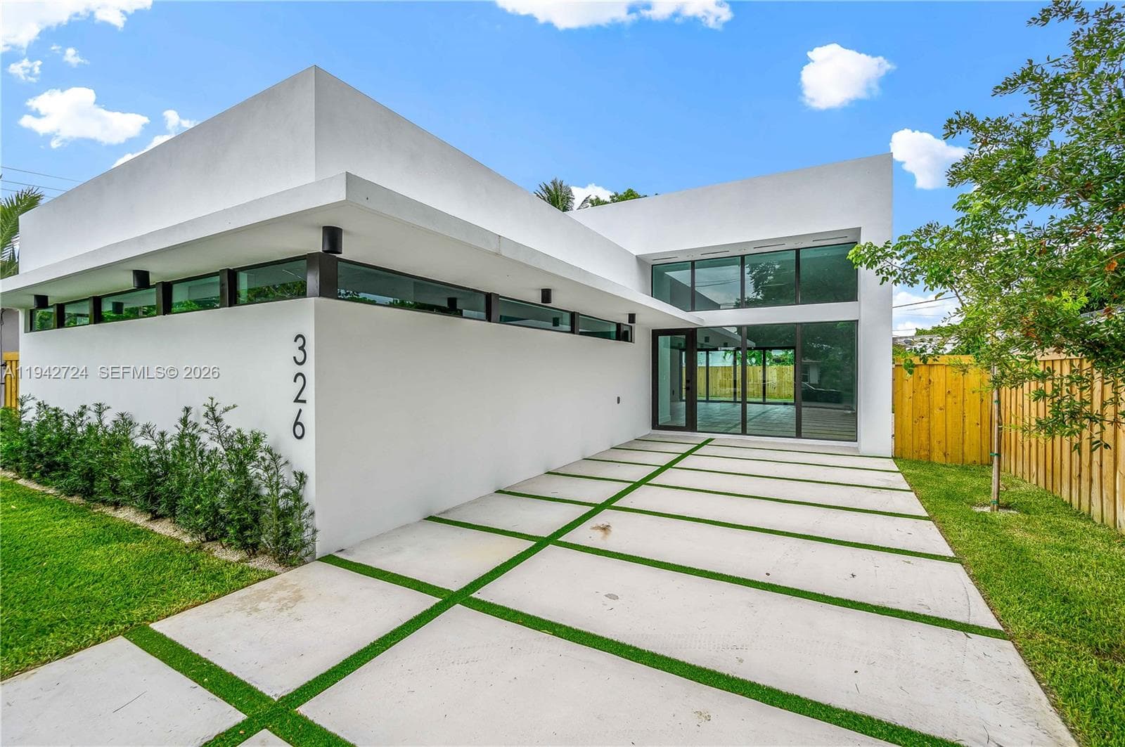 326 NW 40th St, Miami, FL 33127 photo 4