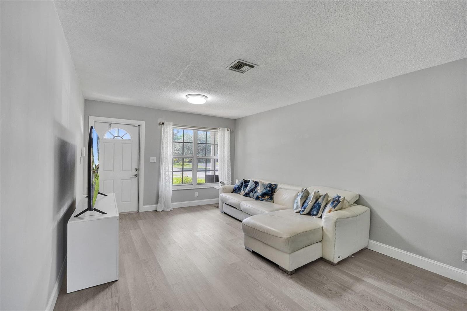 4017 Woodside Drive, Coral Springs, FL 33065 photo 4