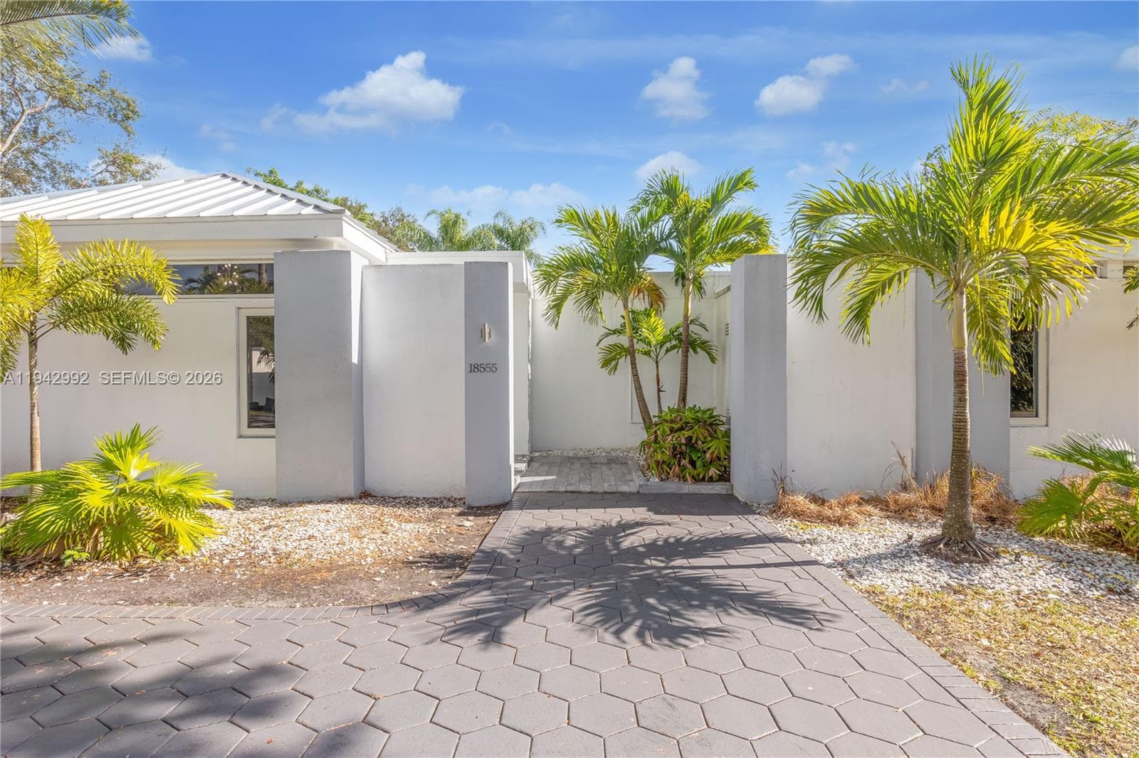 18555 SW 83rd Pl, Cutler Bay, FL 33157 photo 2