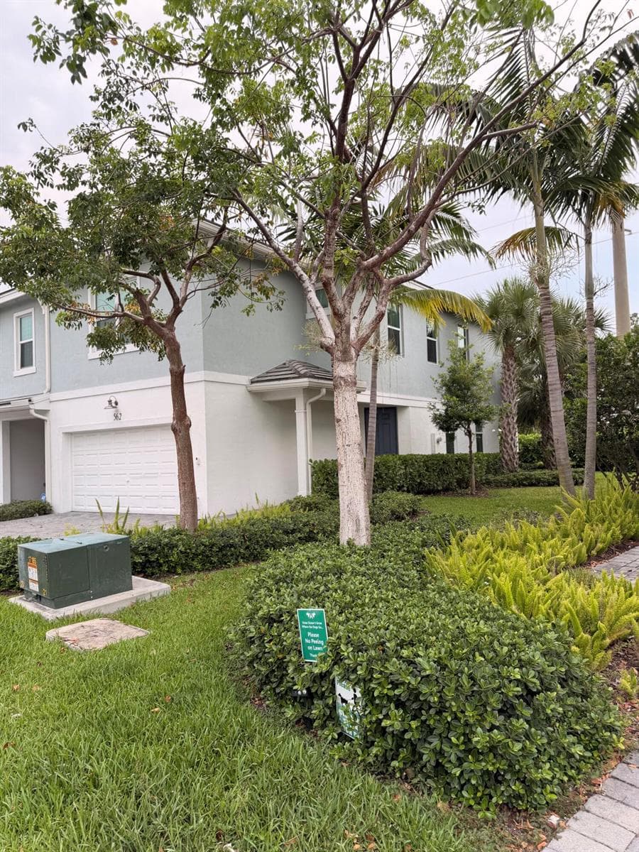 562 Parsons Way, Deerfield Beach, FL 33442 photo 2