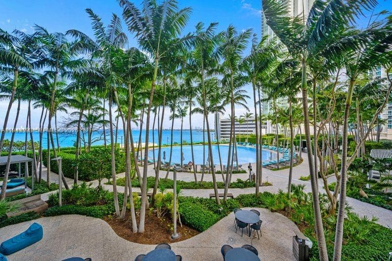 650 NE 32nd St # 602, Miami, FL 33137 photo 2