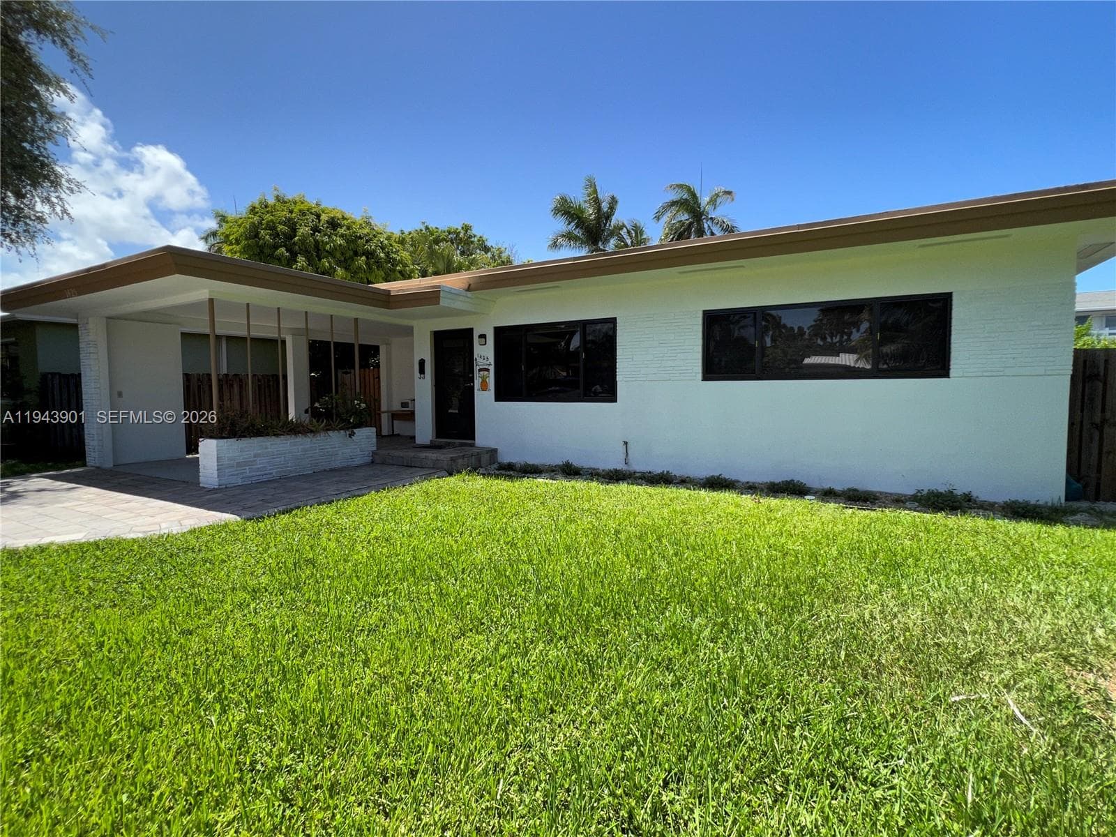 1425 Grant St, Hollywood, FL 33020 photo 3