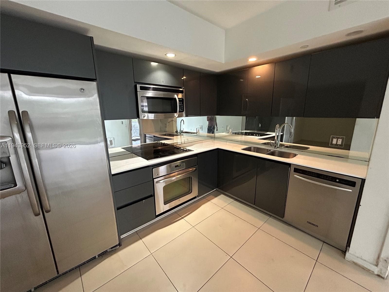 31 SE 6th St # 407, Miami, FL 33131 photo 2
