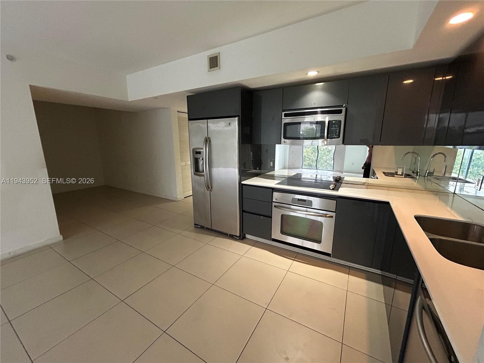 31 SE 6th St # 407, Miami, FL 33131 photo 3