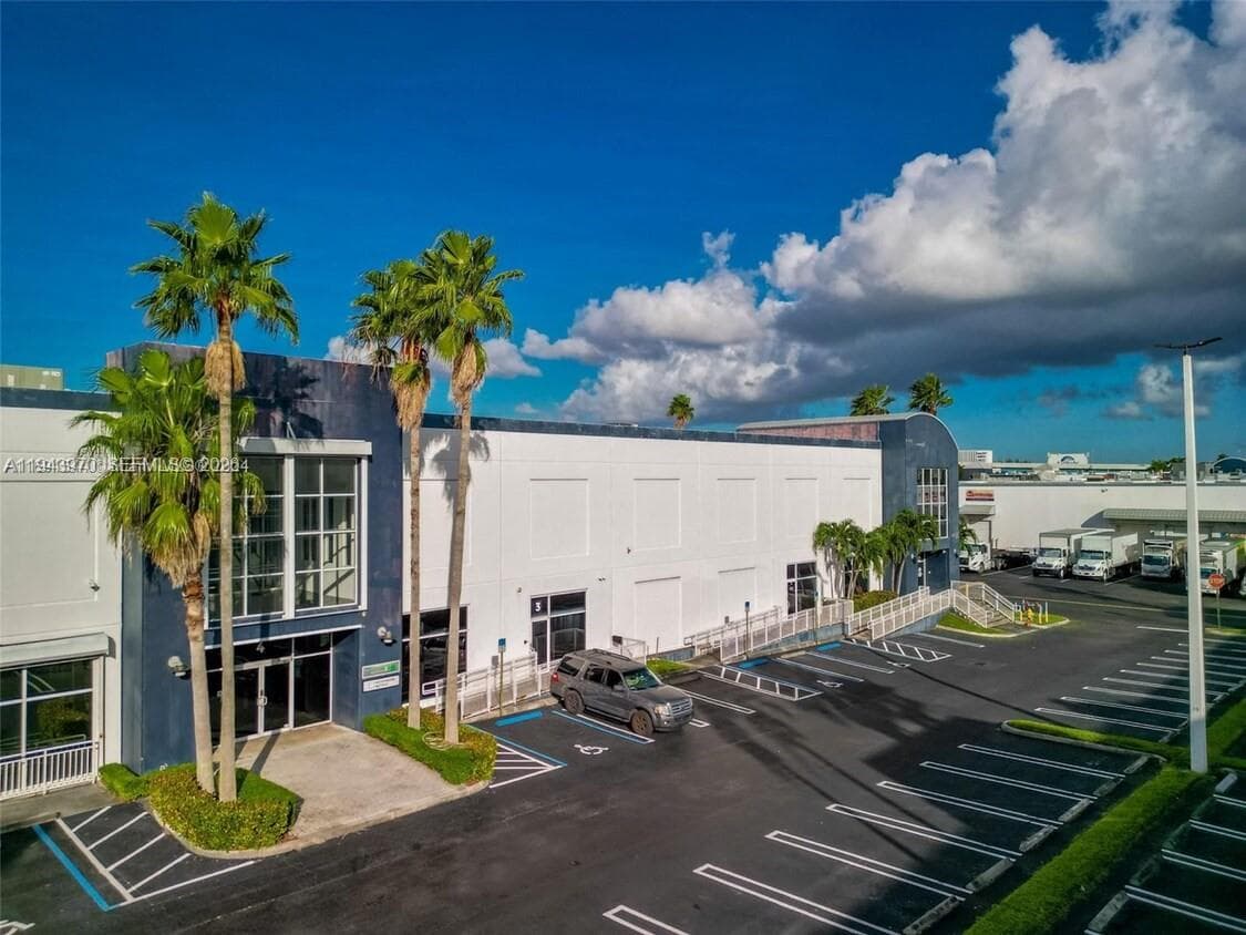 7620 NW 25th St # 4, Miami, FL 33122 photo 3