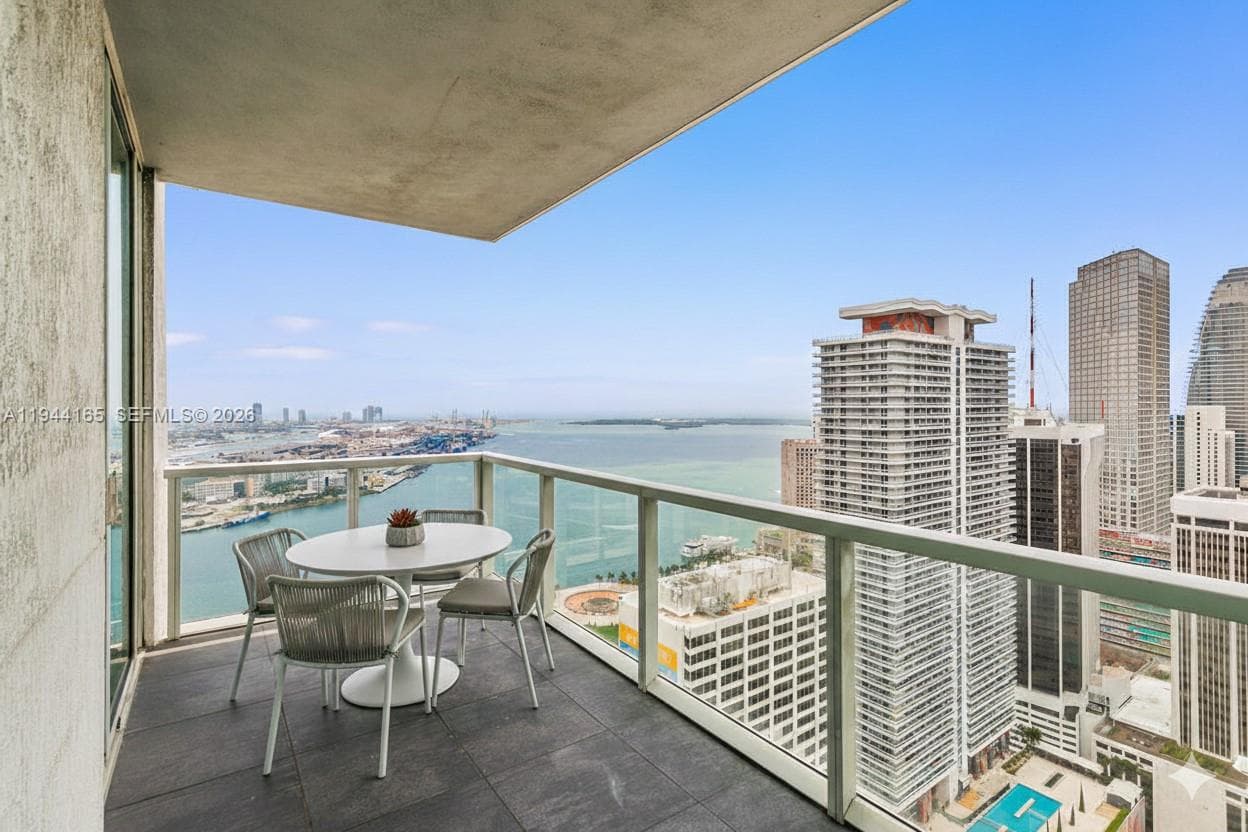 253 NE 2nd St # 4608, Miami, FL 33132 photo 2