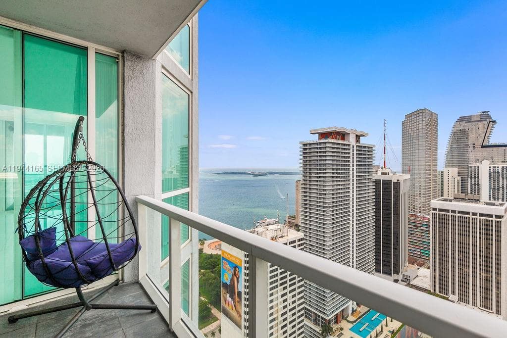 253 NE 2nd St # 4608, Miami, FL 33132 photo 5