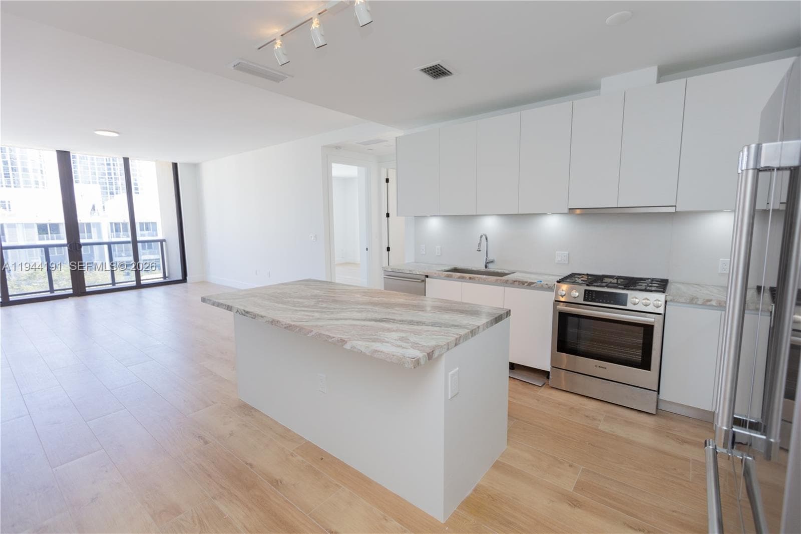3034 Oak Avenue # 408, Coconut Grove, FL 33133 photo 3