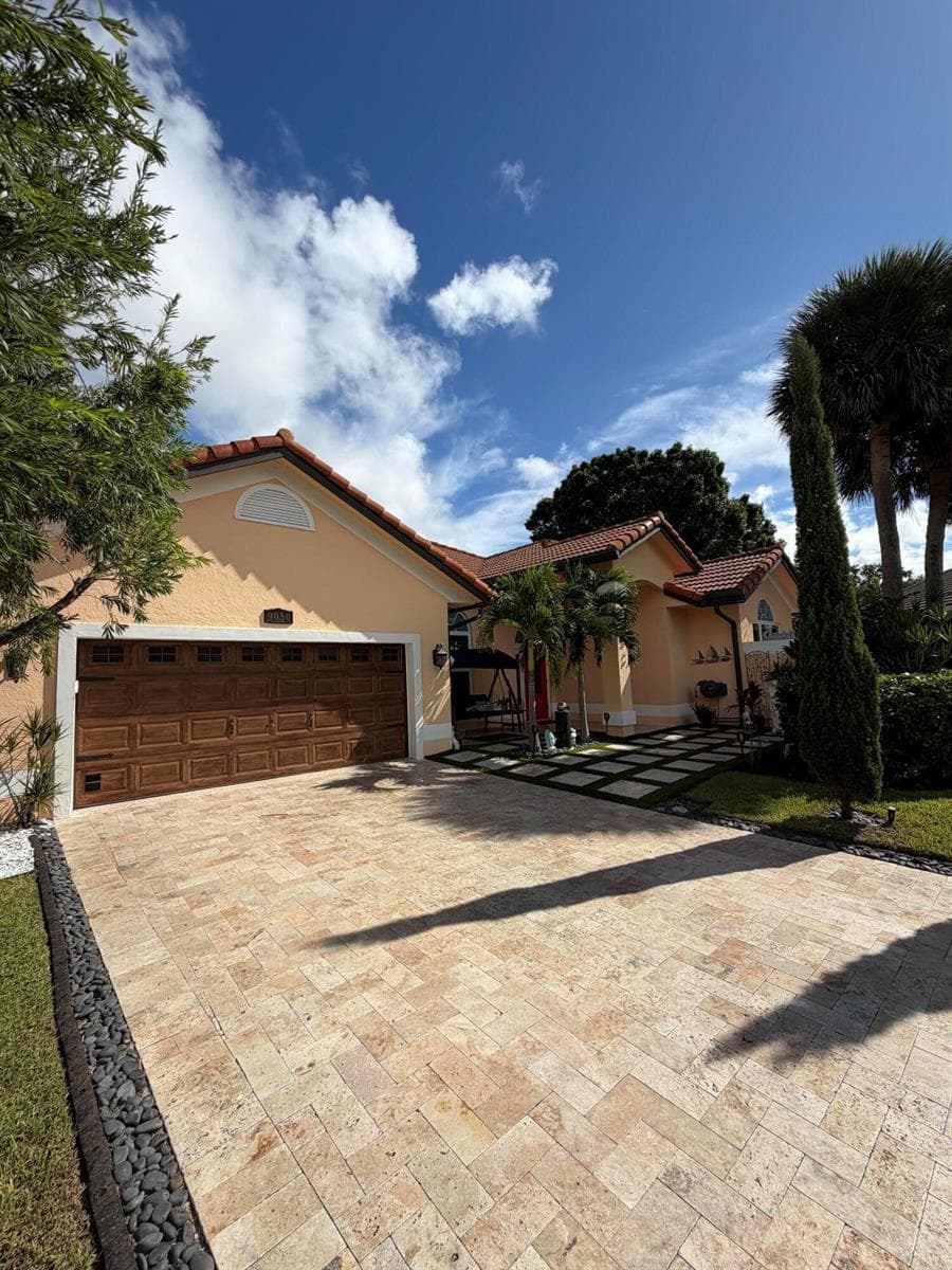 9050 Cypress Hollow Drive, Palm Beach Gardens, FL 33418 photo 2