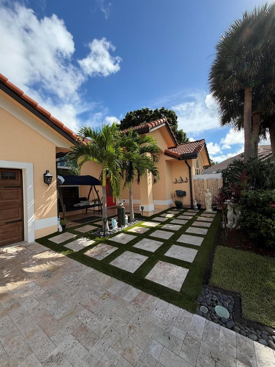 9050 Cypress Hollow Drive, Palm Beach Gardens, FL 33418 photo 4