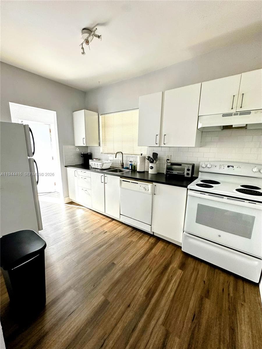 1821 NW 33rd  St, Miami, FL 33142 photo 4