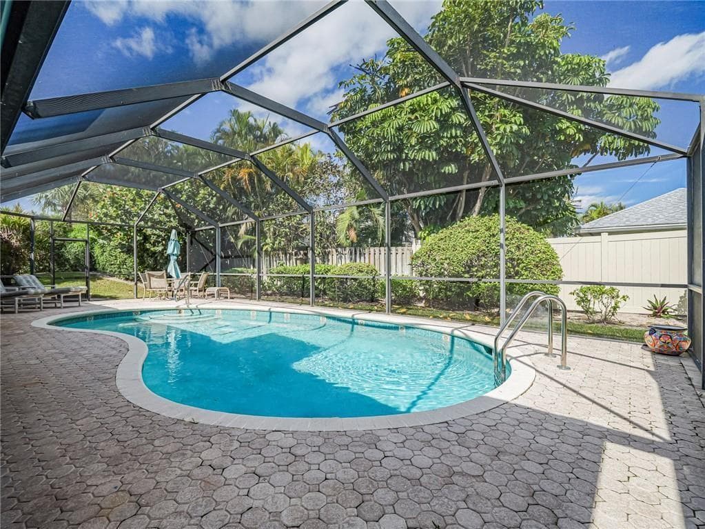 1330 Shorewinds Lane, Vero Beach, FL 32963 photo 2