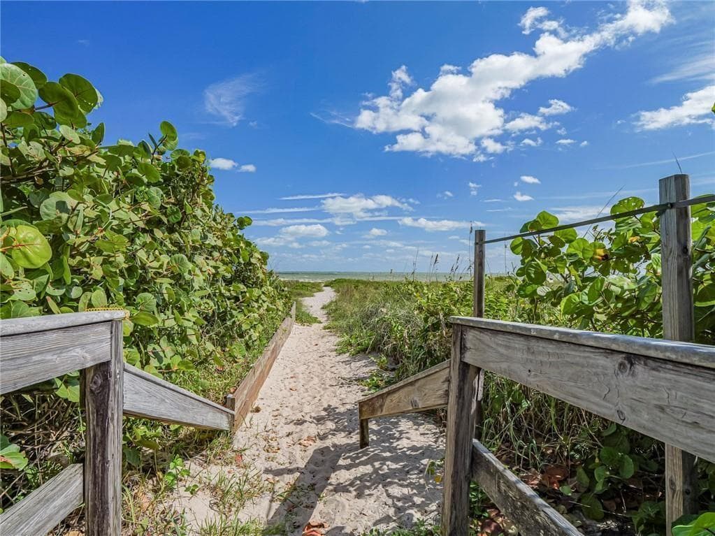 1330 Shorewinds Lane, Vero Beach, FL 32963 photo 4