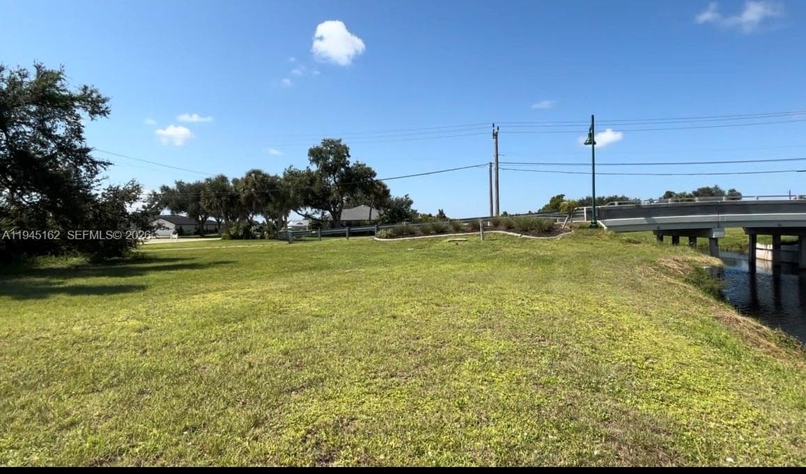 401 Rotonda Cr, Port Charlotte, FL 33947 photo 2