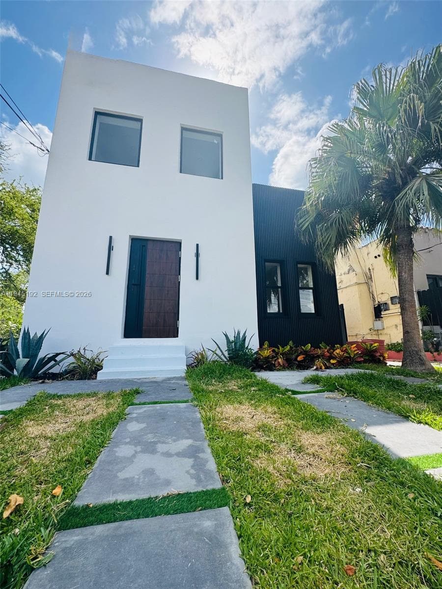905 SW 13th Ct, Miami, FL 33135 photo 2