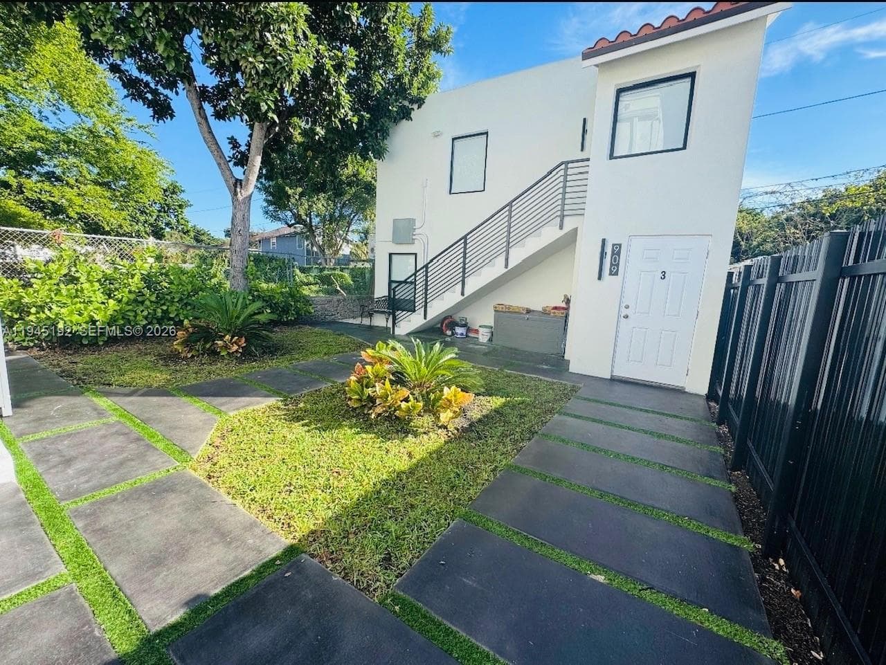 905 SW 13th Ct, Miami, FL 33135 photo 5