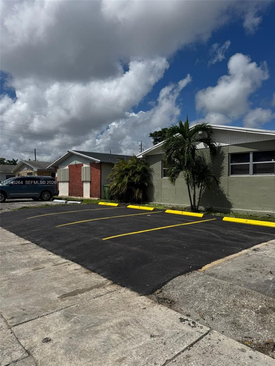 844 SW 10th St, Hallandale Beach, FL 33009 photo 2