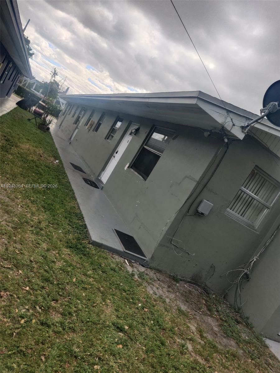 844 SW 10th St, Hallandale Beach, FL 33009 photo 4