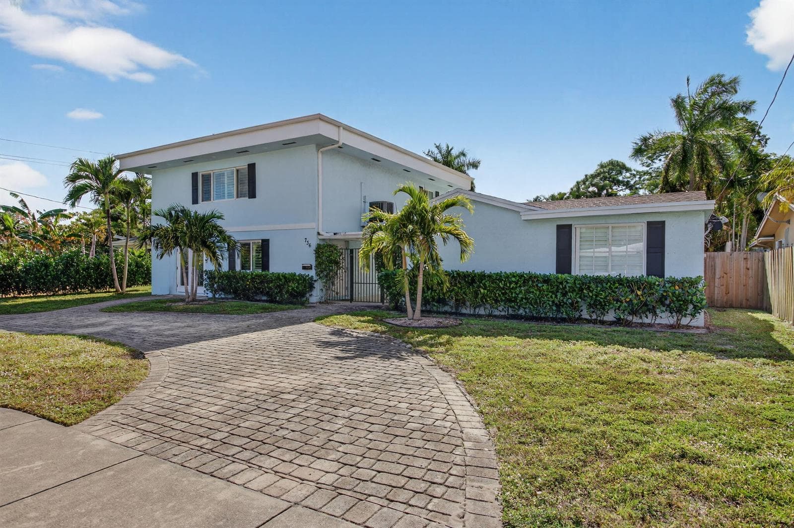 736 NE 34th Court, Oakland Park, FL 33334 photo 5